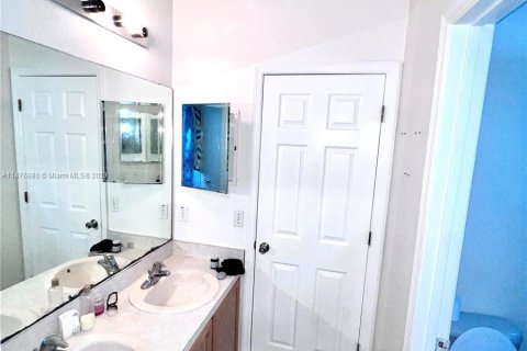 Casa en venta en Kissimmee, Florida, 4 dormitorios, 214.42 m2 № 843431 - foto 7