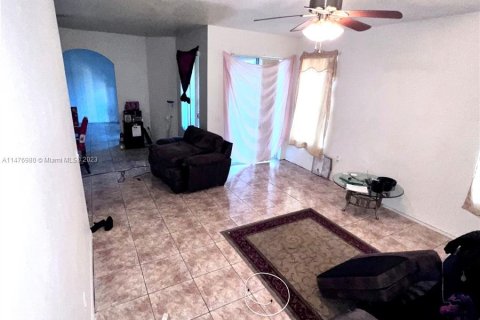 House in Kissimmee, Florida 4 bedrooms, 214.42 sq.m. № 843431 - photo 22