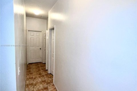 Casa en venta en Kissimmee, Florida, 4 dormitorios, 214.42 m2 № 843431 - foto 5