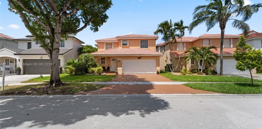 Casa en Miramar, Florida 3 dormitorios, 160.35 m2 № 1281866