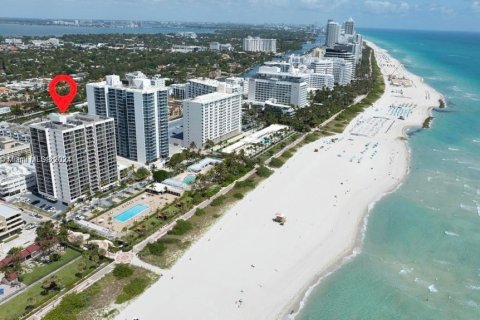 Condo in Miami Beach, Florida, 1 bedroom  № 1333631 - photo 13