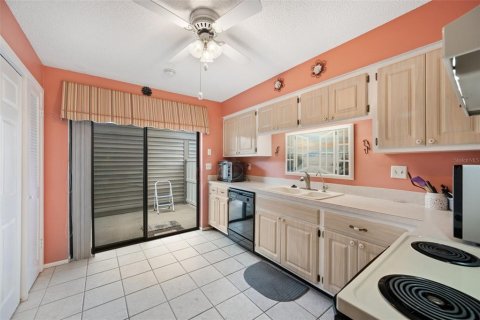 Condo in Hudson, Florida, 2 bedrooms  № 1121789 - photo 16