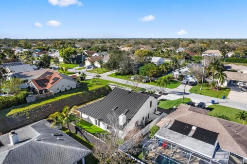 House in Jupiter, Florida 4 bedrooms, 222.78 sq.m. № 987251 - photo 6