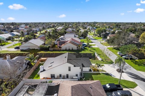 House in Jupiter, Florida 4 bedrooms, 222.78 sq.m. № 987251 - photo 5