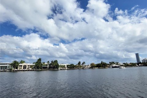 Condo in Aventura, Florida, 2 bedrooms  № 814708 - photo 16