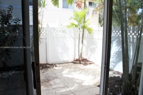 Adosado en venta en Hollywood, Florida, 2 dormitorios, 133.78 m2 № 1380497 - foto 19