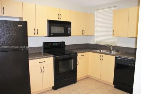 Adosado en venta en Hollywood, Florida, 2 dormitorios, 133.78 m2 № 1380497 - foto 2