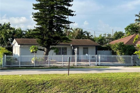 Casa en venta en Opa-locka, Florida, 3 dormitorios, 89.19 m2 № 1380369 - foto 6