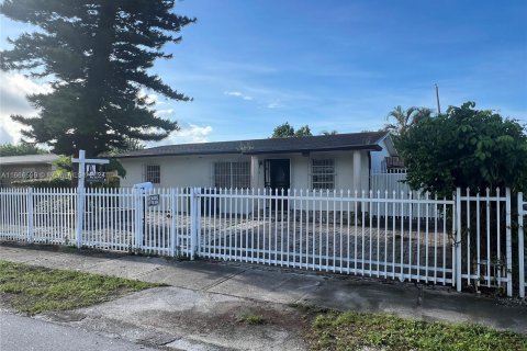 House in Opa-locka, Florida 3 bedrooms, 89.19 sq.m. № 1380369 - photo 3