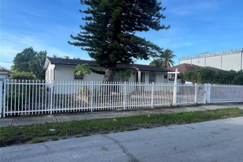 House in Opa-locka, Florida 3 bedrooms, 89.19 sq.m. № 1380369 - photo 2