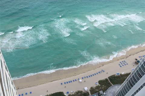 Copropriété à louer à Sunny Isles Beach, Floride: 3 chambres, 195.65 m2 № 873883 - photo 1