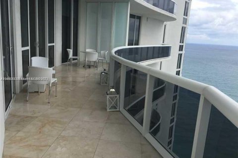 Copropriété à louer à Sunny Isles Beach, Floride: 3 chambres, 195.65 m2 № 873883 - photo 4