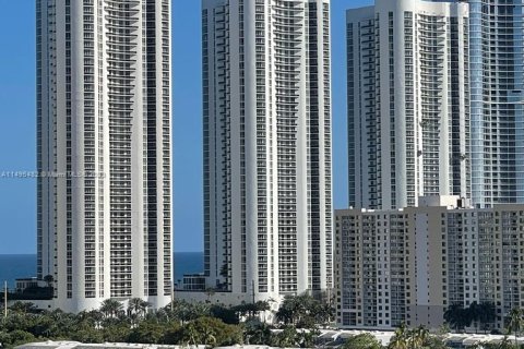 Copropriété à louer à Sunny Isles Beach, Floride: 3 chambres, 195.65 m2 № 873883 - photo 11