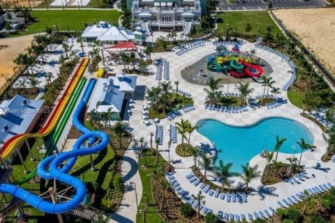 Villa ou maison à vendre à Kissimmee, Floride: 8 chambres, 335.56 m2 № 873884 - photo 2