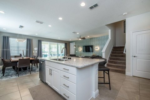 Villa ou maison à vendre à Kissimmee, Floride: 8 chambres, 335.56 m2 № 873884 - photo 7