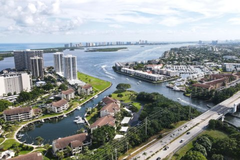 Condominio en venta en North Palm Beach, Florida, 2 dormitorios, 106.19 m2 № 1100380 - foto 3