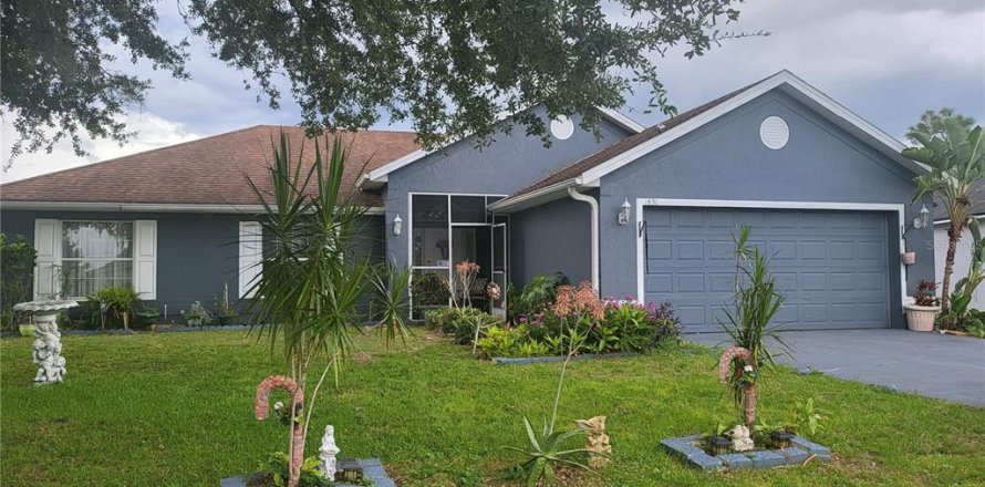 Villa ou maison à Kissimmee, Floride 4 chambres, 160.26 m2 № 1297046