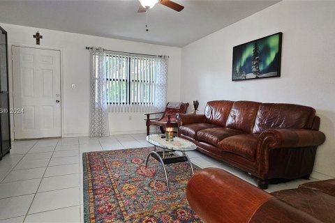 Copropriété à vendre à Cutler Bay, Floride: 2 chambres, 87.33 m2 № 1236387 - photo 5