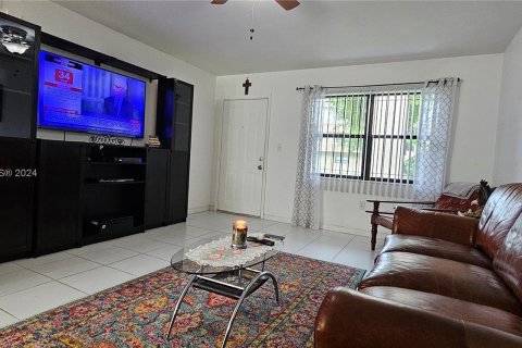 Copropriété à vendre à Cutler Bay, Floride: 2 chambres, 87.33 m2 № 1236387 - photo 2