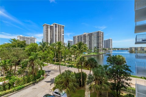 Condo in Aventura, Florida, 1 bedroom  № 1318871 - photo 22