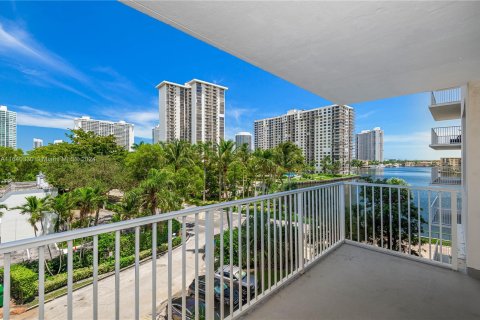 Copropriété à vendre à Aventura, Floride: 1 chambre, 99.03 m2 № 1318871 - photo 1