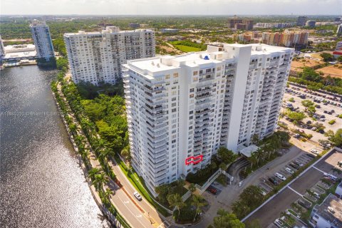 Condo in Aventura, Florida, 1 bedroom  № 1318871 - photo 3