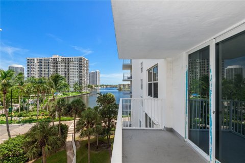 Copropriété à vendre à Aventura, Floride: 1 chambre, 99.03 m2 № 1318871 - photo 24