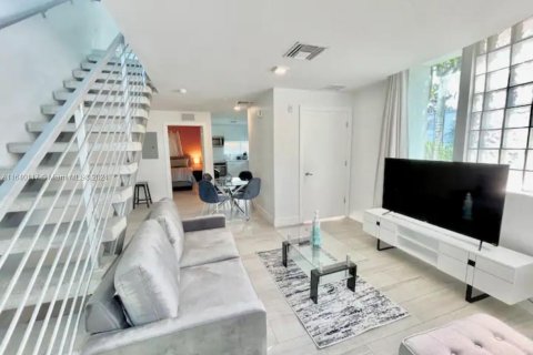 Condo in Miami Beach, Florida, 12 bedrooms  № 1318869 - photo 5