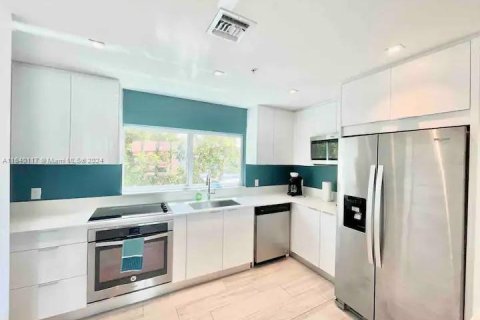 Condominio en venta en Miami Beach, Florida, 12 dormitorios, 890.65 m2 № 1318869 - foto 13