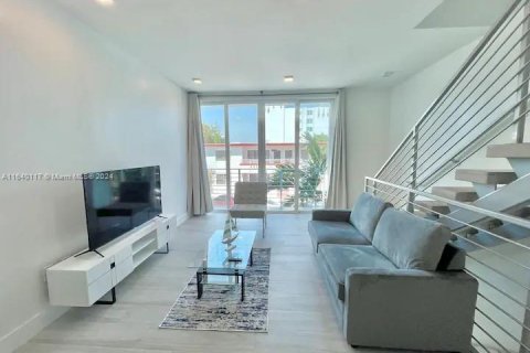 Condominio en venta en Miami Beach, Florida, 12 dormitorios, 890.65 m2 № 1318869 - foto 10