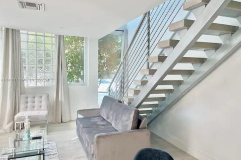 Condominio en venta en Miami Beach, Florida, 12 dormitorios, 890.65 m2 № 1318869 - foto 4