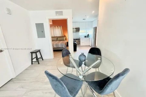 Condominio en venta en Miami Beach, Florida, 12 dormitorios, 890.65 m2 № 1318869 - foto 15