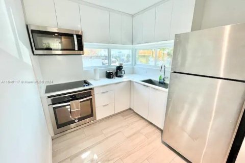 Condominio en venta en Miami Beach, Florida, 12 dormitorios, 890.65 m2 № 1318869 - foto 16