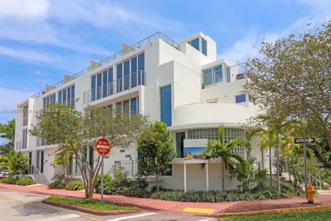 Condominio en venta en Miami Beach, Florida, 12 dormitorios, 890.65 m2 № 1318869 - foto 22