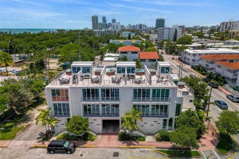 Condominio en venta en Miami Beach, Florida, 12 dormitorios, 890.65 m2 № 1318869 - foto 3