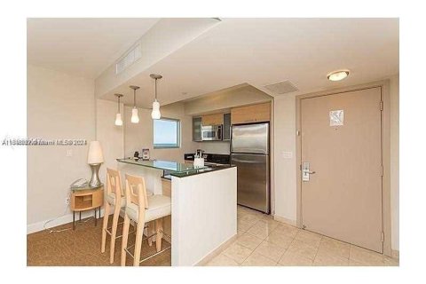 Condo in Sunny Isles Beach, Florida, 2 bedrooms  № 1306431 - photo 10