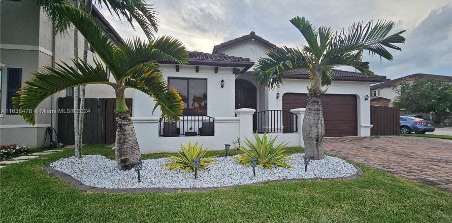 Villa ou maison à Cutler Bay, Floride 4 chambres, 165.55 m2 № 1306421