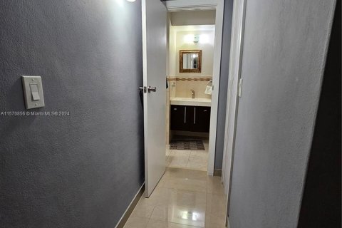 Купить кондоминиум в Авентура, Флорида 1 спальня, 72.19м2, № 1120966 - фото 18