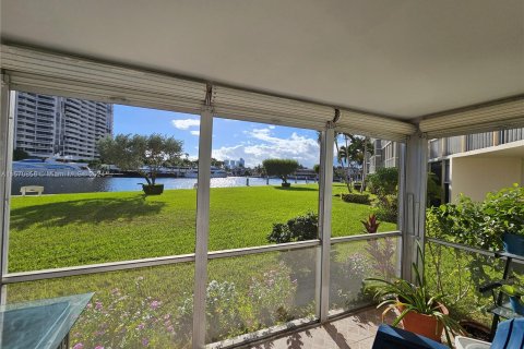 Condo in Aventura, Florida, 1 bedroom  № 1120966 - photo 19