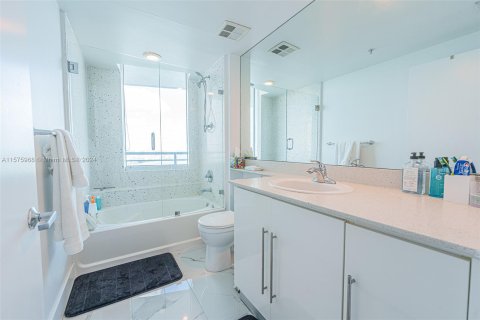 Condominio en venta en Miami, Florida, 3 dormitorios, 131.55 m2 № 1153335 - foto 9