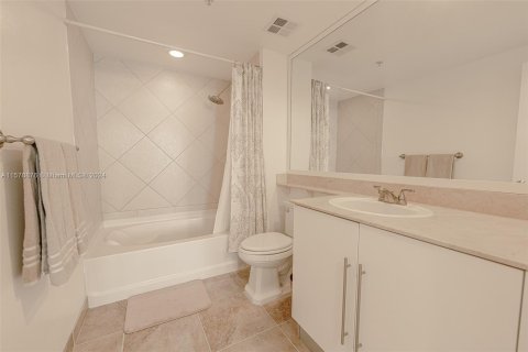 Condominio en venta en Miami, Florida, 2 dormitorios, 108.6 m2 № 1153336 - foto 11
