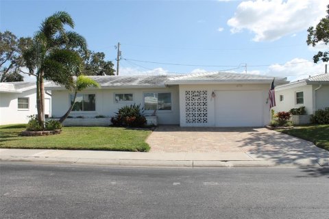 Condominio en venta en Pinellas Park, Florida, 2 dormitorios, 136.94 m2 № 1415086 - foto 1