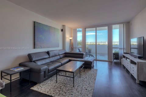 Condo in Miami Beach, Florida, 1 bedroom  № 1170392 - photo 1