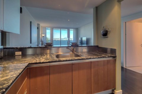 Condo in Miami Beach, Florida, 1 bedroom  № 1170392 - photo 6