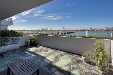 Condo in Miami Beach, Florida, 1 bedroom  № 1170392 - photo 22