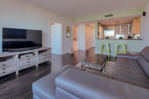 Condo in Miami Beach, Florida, 1 bedroom  № 1170392 - photo 11