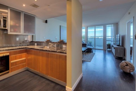 Condo in Miami Beach, Florida, 1 bedroom  № 1170392 - photo 3