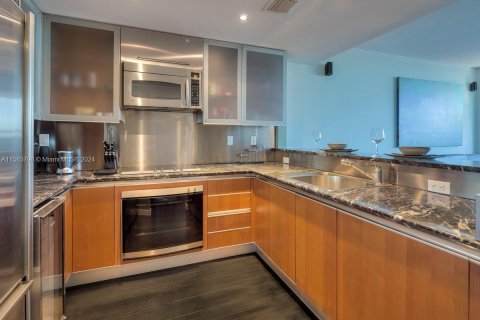 Condo in Miami Beach, Florida, 1 bedroom  № 1170392 - photo 4