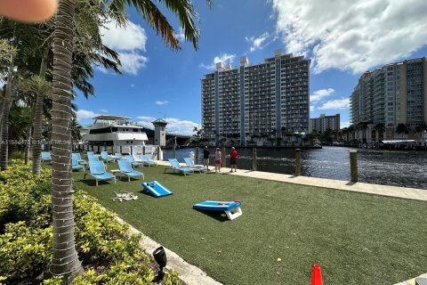 Condo in Fort Lauderdale, Florida, 1 bedroom  № 1170355 - photo 1