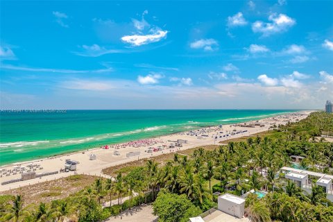 Condominio en alquiler en Miami Beach, Florida, 2 dormitorios, 114.27 m2 № 32157 - foto 1